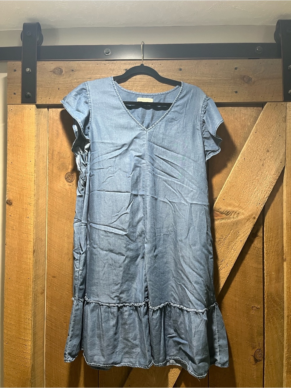 FRYE AND CO. light blue denim tiered short sleeve dress